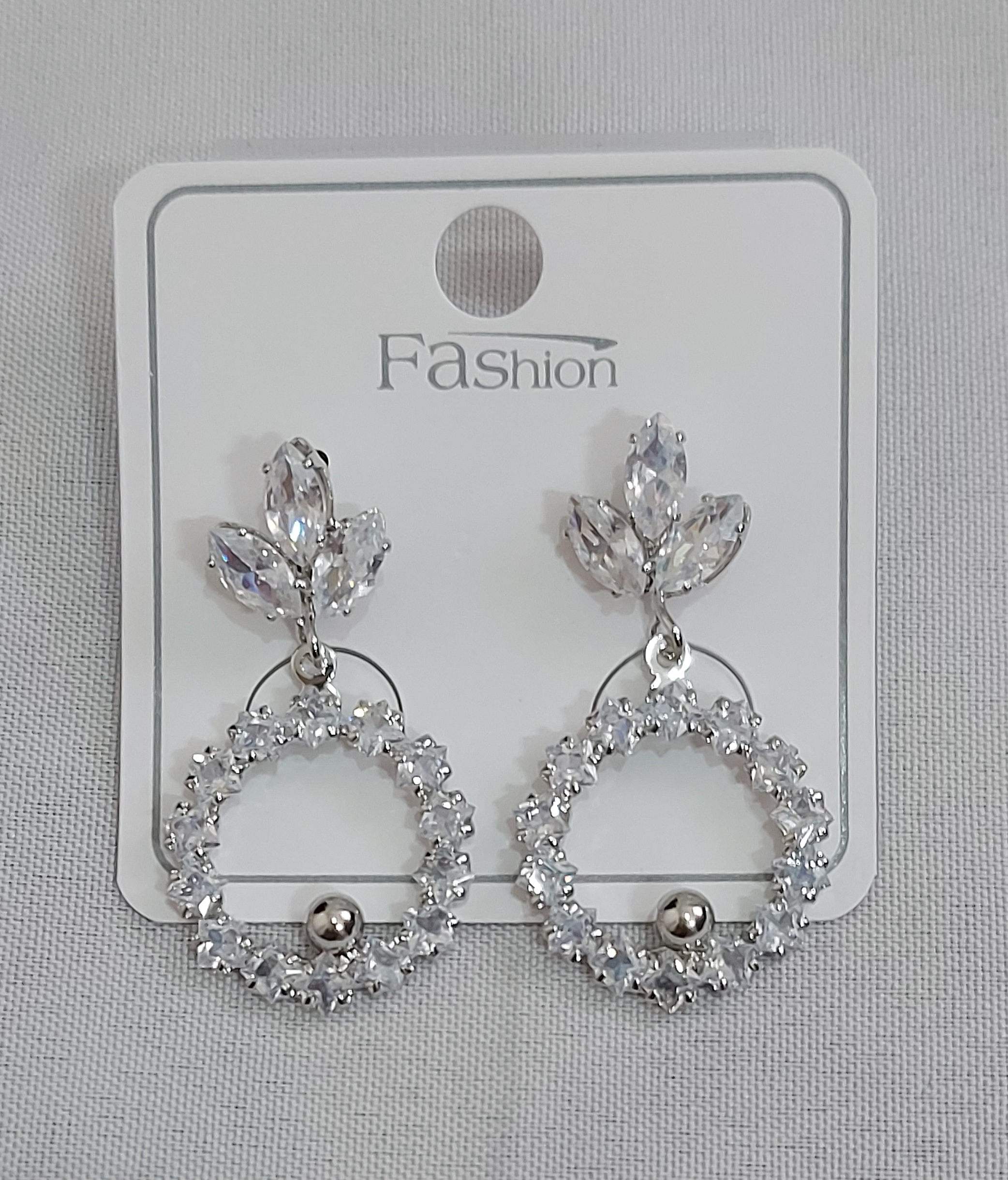 گوشواره زنانه آویزی طرح جواهر نگین دار